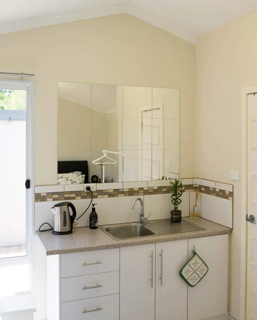 Susan Yong'S Studio Apartment Perth